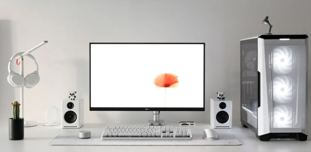 3 Minimalist Desk Setups